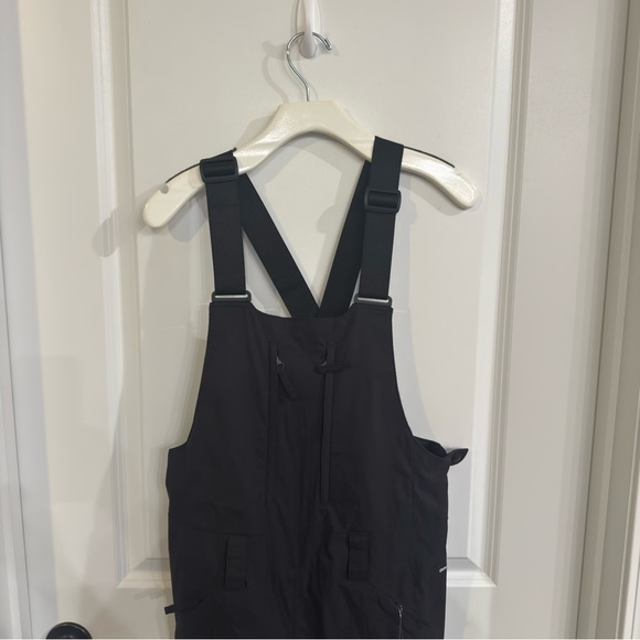 The North Face Freedom Insulated Ski Snow Bibs in TNF Black - Picture 5 of 12